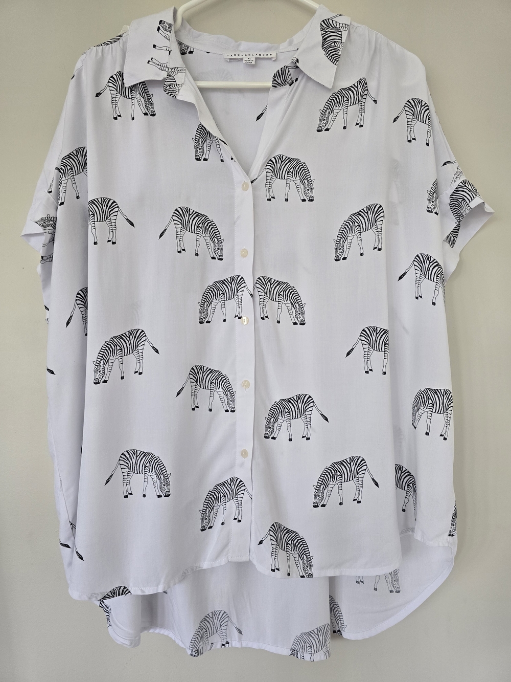 Jane and Delancey White Button-Up Blouse with Black Zebra Print 100% RAYON. XL